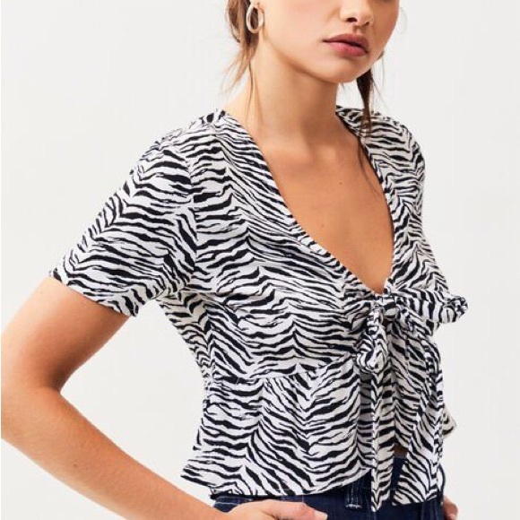 Pacsun Kendall & Kylie Zebra Print Tie front top - Picture 2 of 3